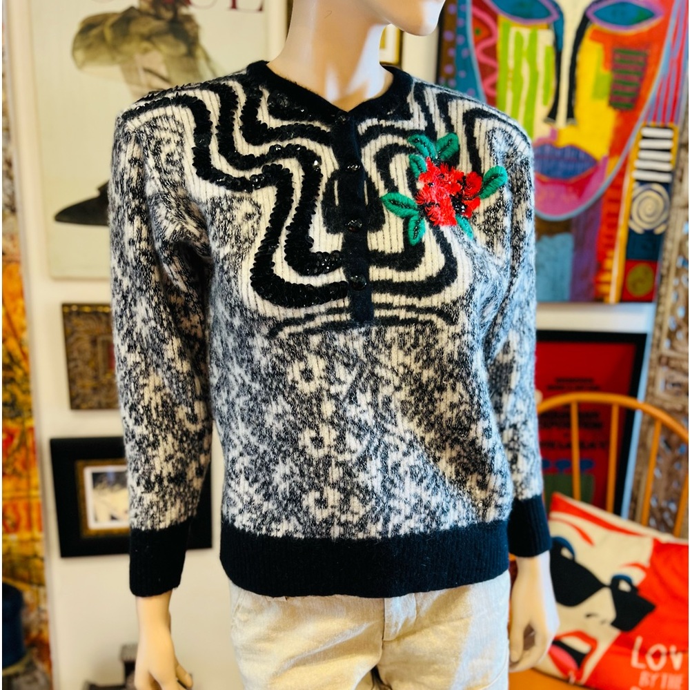 Vintage Black and White Crew Neck Sweater